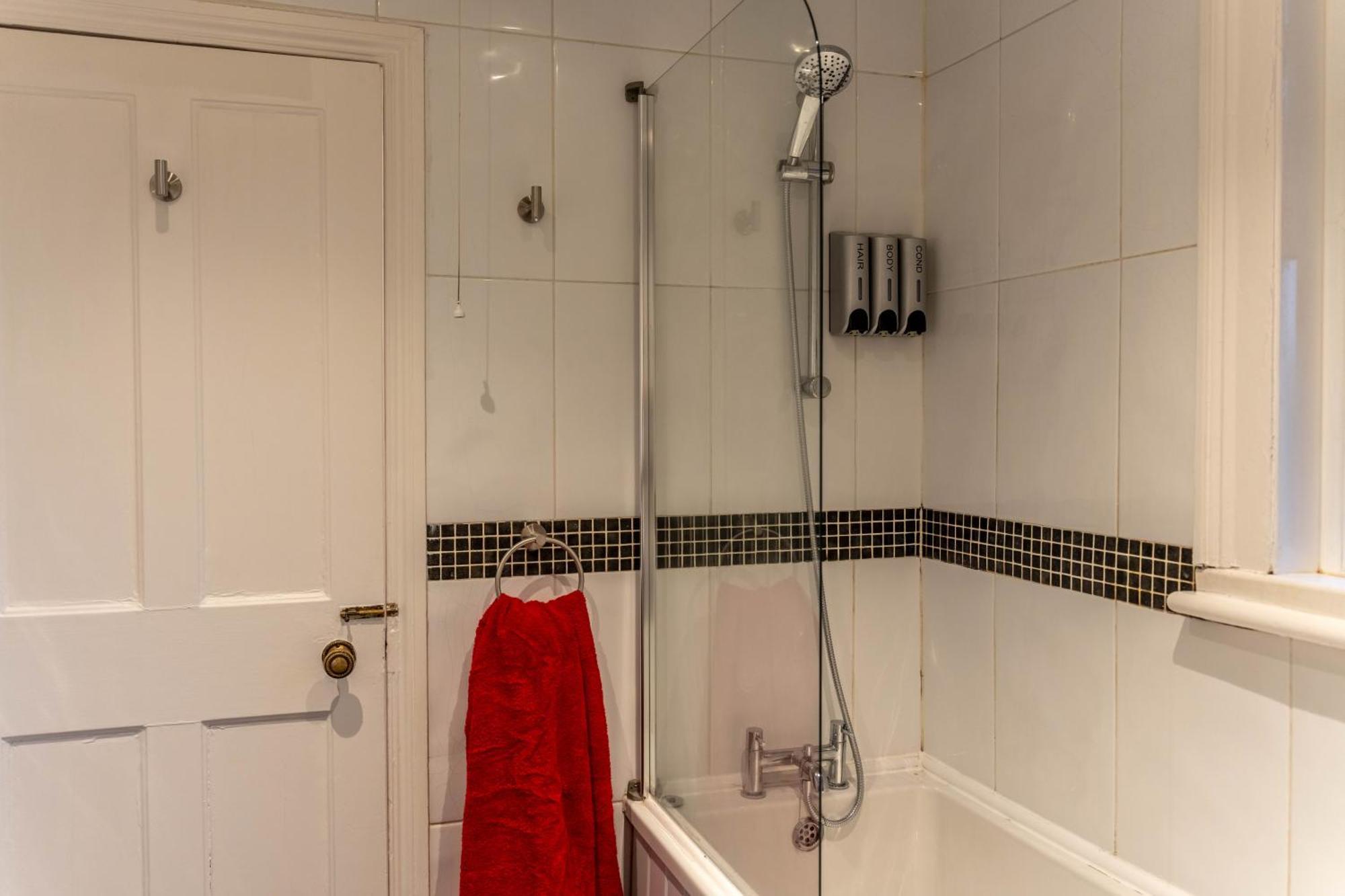 Lodging In Carrickfergus Centre Bagian luar foto